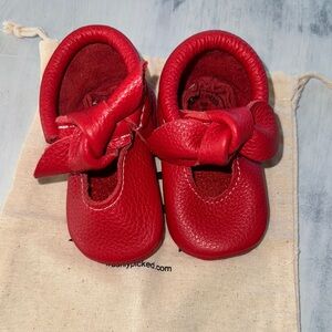Freshly Picked Knotted Bow Leather Baby Moccasins